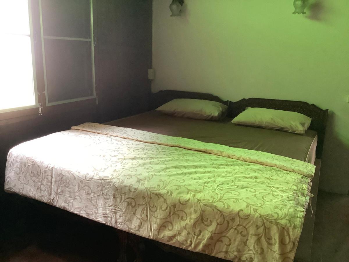 Tata Guesthouse Chiang Mai Extérieur photo