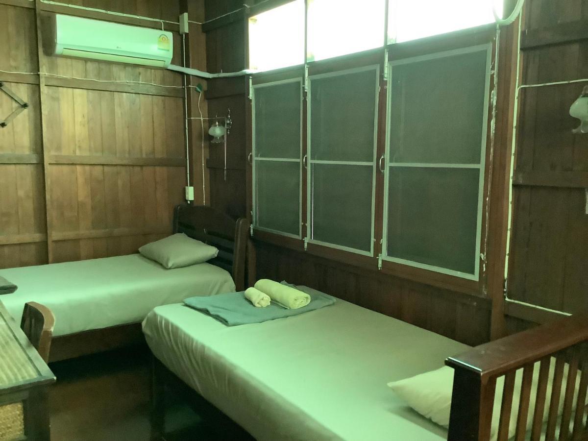 Tata Guesthouse Chiang Mai Extérieur photo