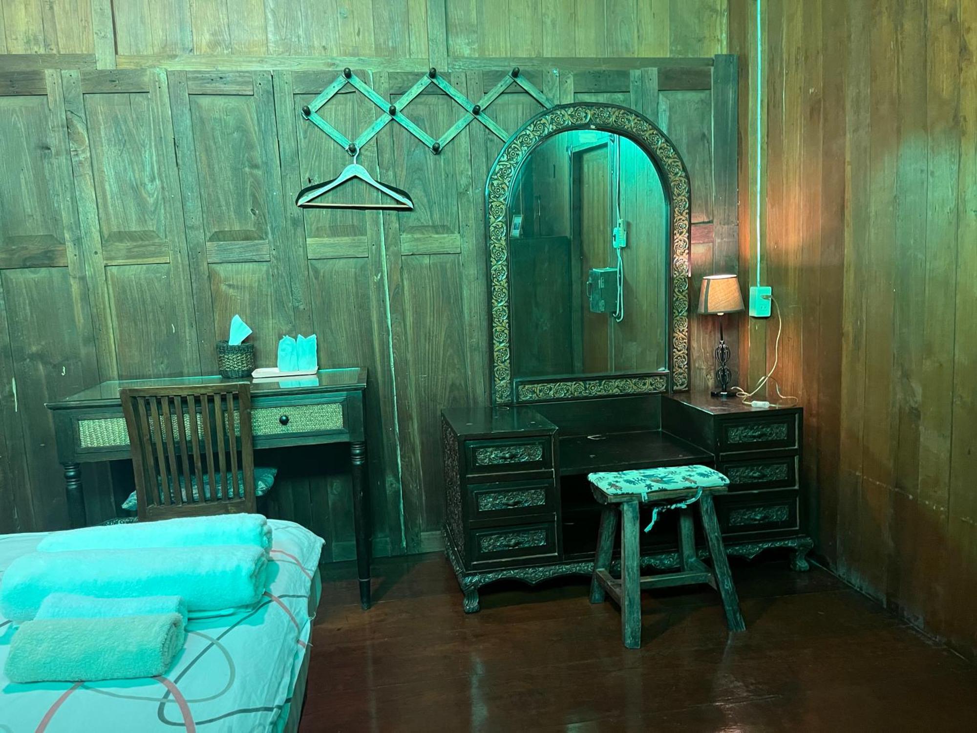 Tata Guesthouse Chiang Mai Extérieur photo