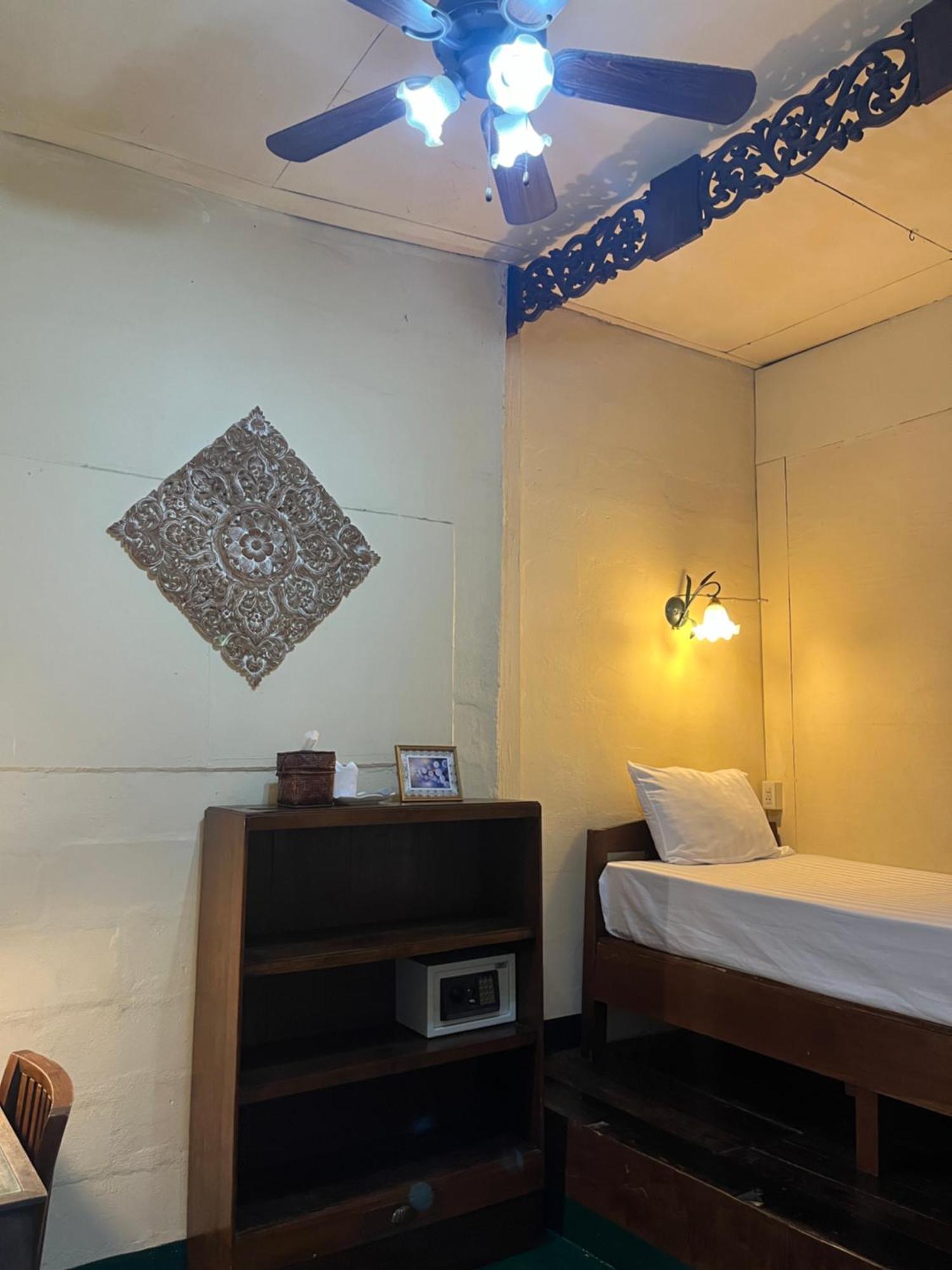 Tata Guesthouse Chiang Mai Extérieur photo